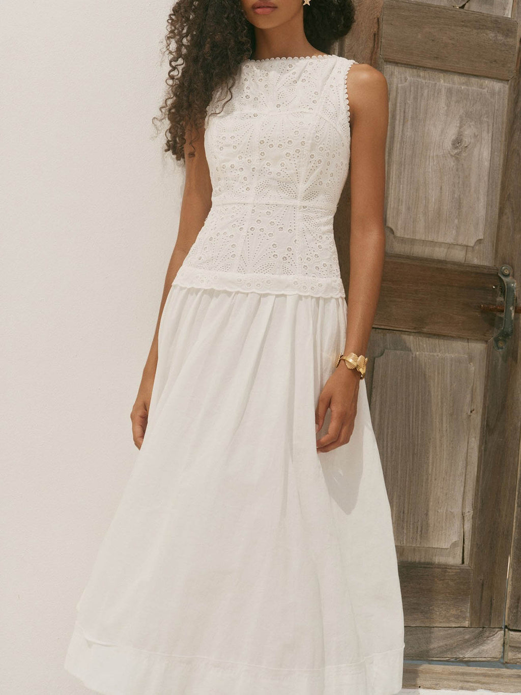 Elegant Sleeveless Lace Panel Midi Dress